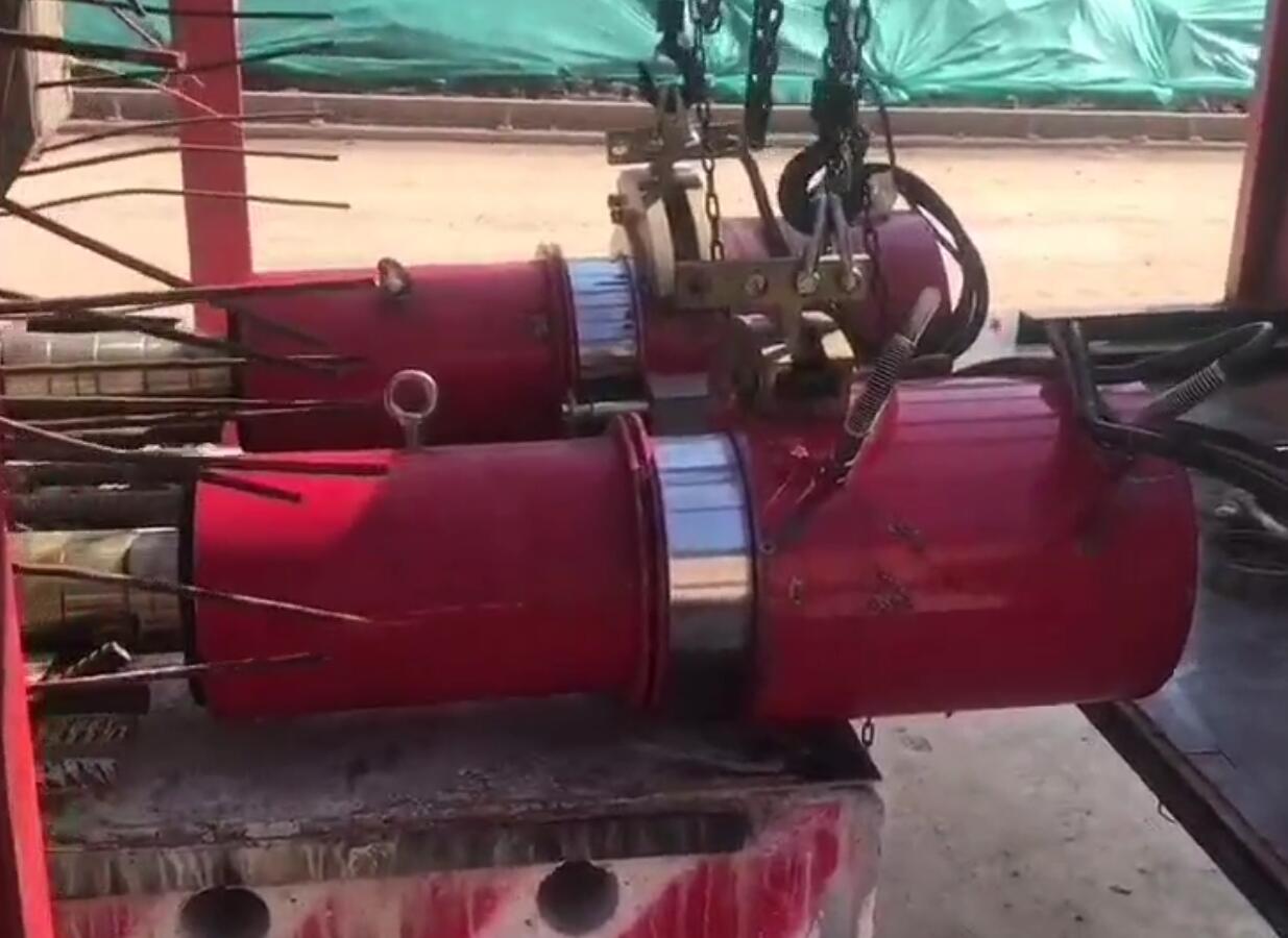 甘肅華亭市梁場(chǎng)前卡頂智能張拉現(xiàn)場(chǎng)